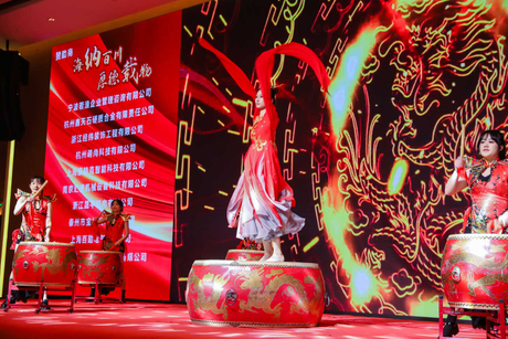 纳载.jpg